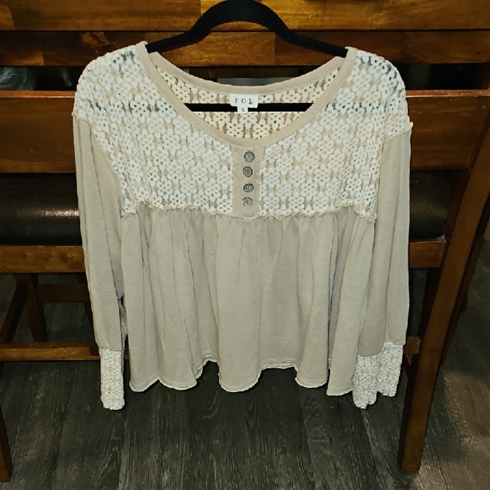 POL NWOTS Lace Detail Long Sleeve Top - Cream/Tan. Super soft and adorable. Sz S